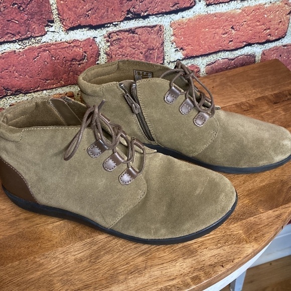 CLARKS Medora Sage Ankle Boot Size 7 - Picture 2 of 9